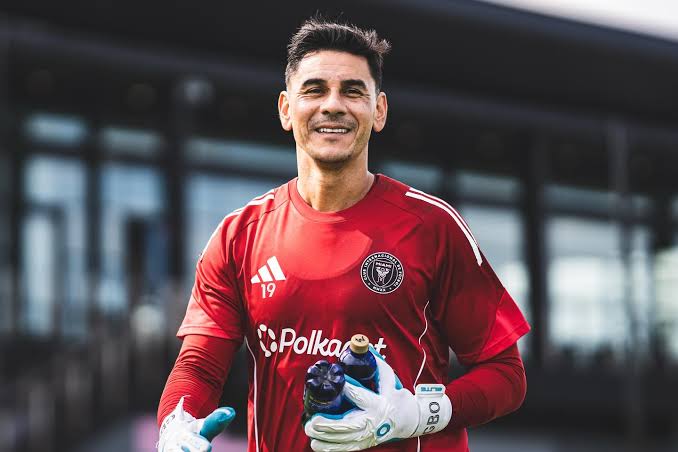 Oscar Ustari Biography: Age, Wife, Net Worth, Career, Children, Height, MLS, Olympics, Stats