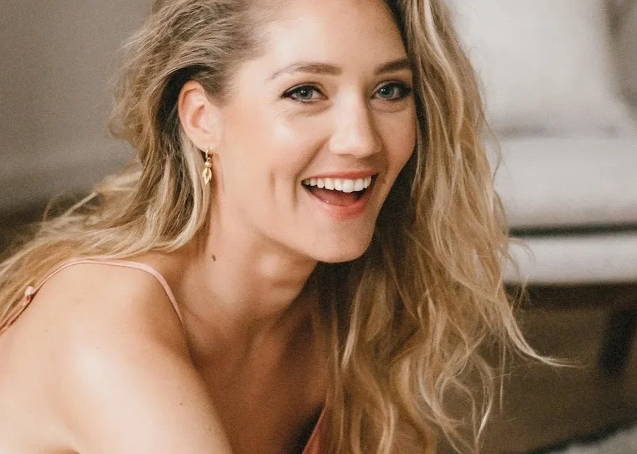 Doutzen Kroes’ sister, Rens Kroes Biography: Age, Net Worth, Daughter, Books, Height, Nationality, Partner, Blog