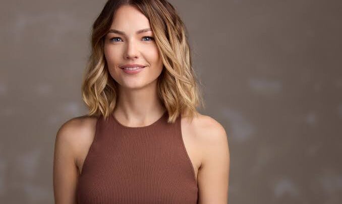 Sam Frost Biography: Age, Fiancé, Children, Net Worth, Parents, Height, TV Shows, Books