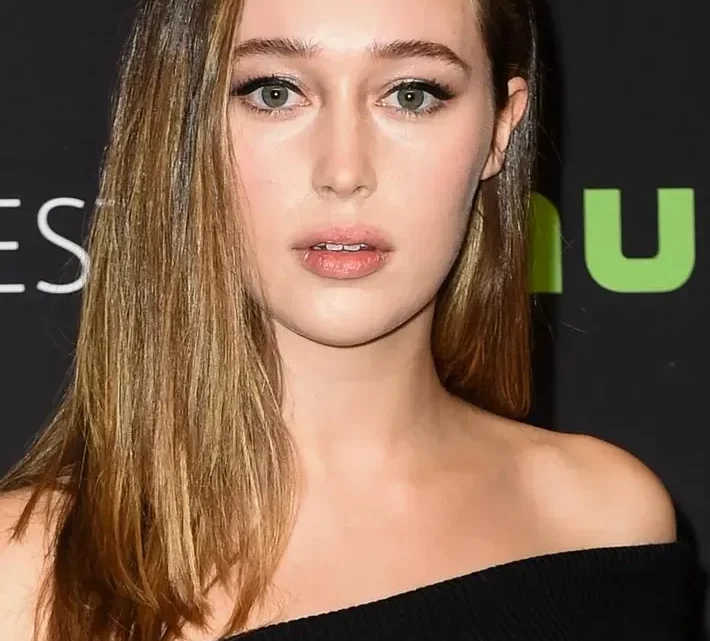 Alycia Debnam-Carey Biography: Age, Boyfriend, Height, Net Worth, Movies, Career, TV Shows, Instagram