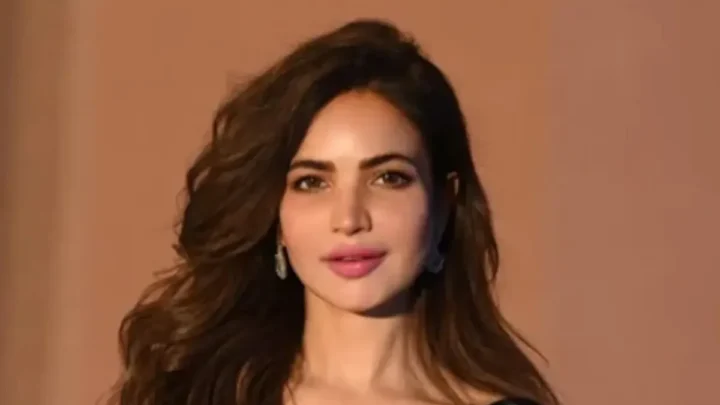 Humaira Asghar Biography: Boyfriend, Age, Net Worth, Height, Death, Parents, Movies & TV Shows, Instagram