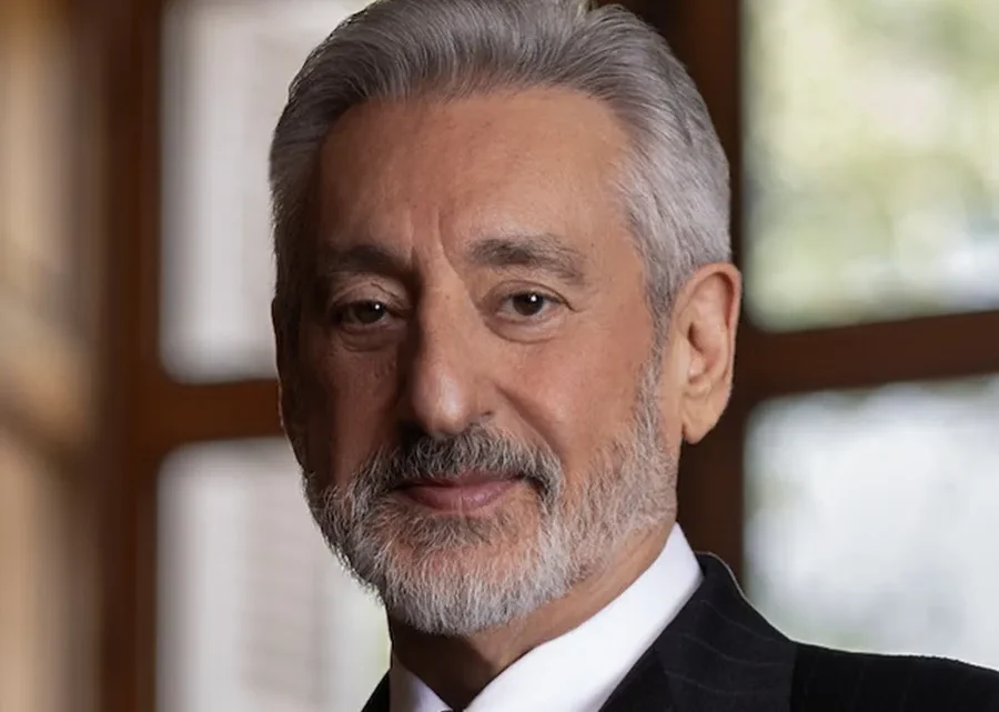 Ebrahim Hamedi Biography: Wife, Age, Net Worth, Songs, Awards, Children, Height, Religion