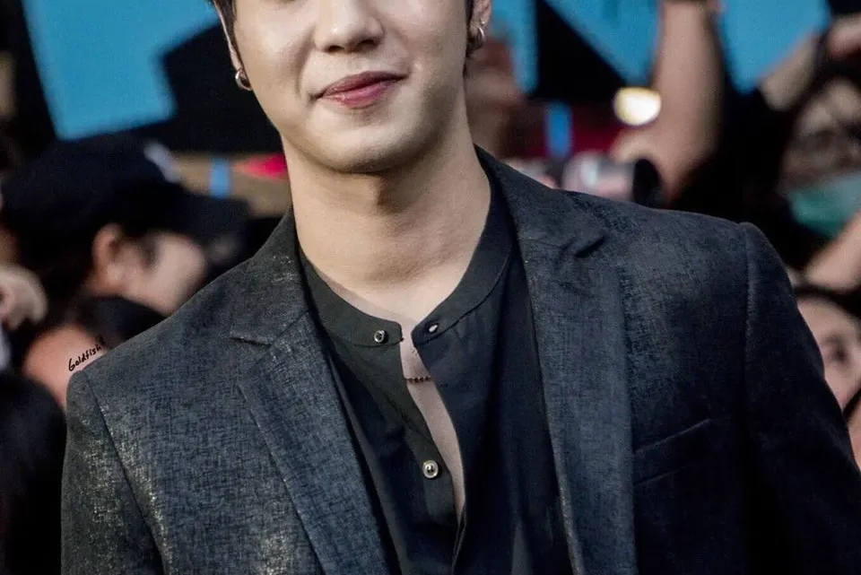 Nawat Phumphotingam Biography: Ethnicity, Parents, Instagram, Age, Net Worth, Movies, Girlfriend, Height