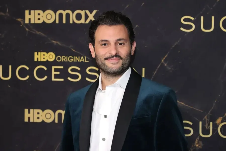 Arian Moayed Biography: Age, Wife, Children, Height, Net Worth, Succession, Broadway, Career
