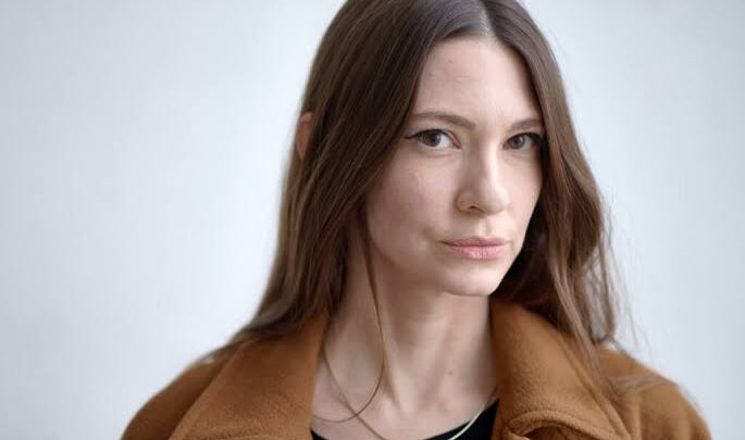 Sara Renar Biography: Age, Parents, Net Worth, Albums, Height, Songs, Nationality, Architecture