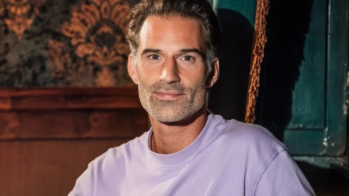 Sean Dhondt Biography: Age, Wife, Net Worth, Parents, Height, Songs, TV Shows, Nationality