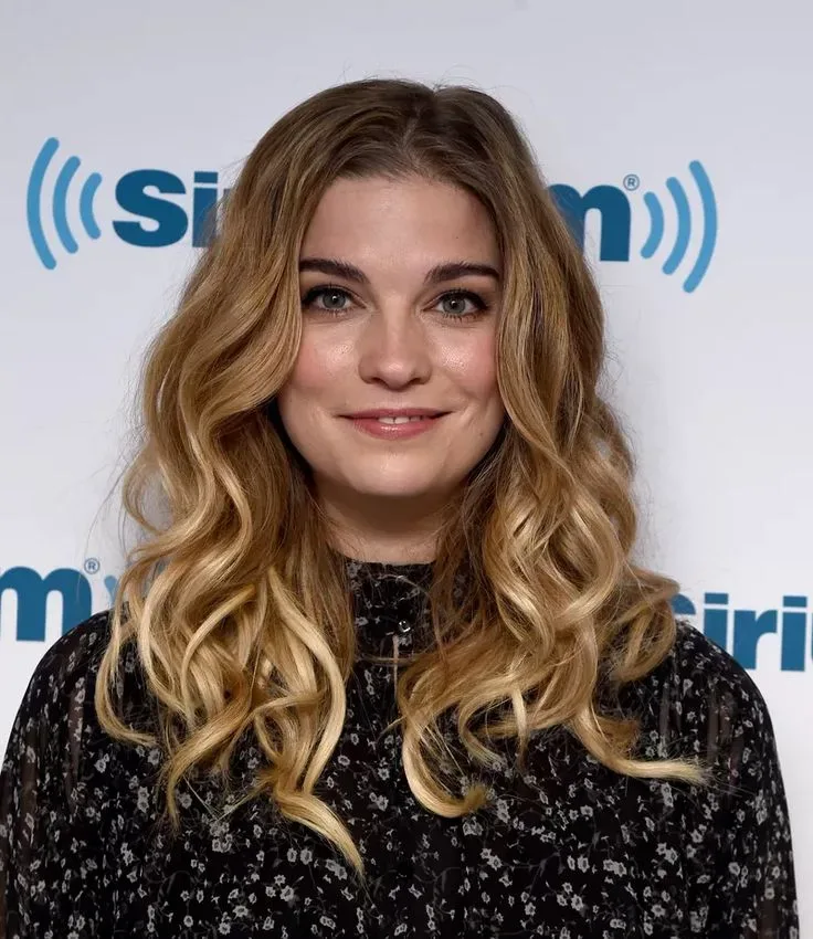 Annie Murphy Biography Age, Husband, Emmy, Height, Net Worth, Schitt's