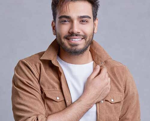 Sina Derakhshande Biography: Religion, Album, Instagram, Ethnicity, Net Worth, Age, Girlfriend, Height