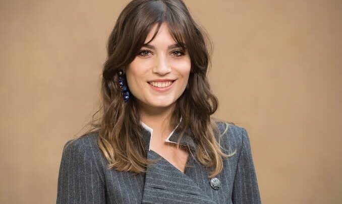 Alma Jodorowsky Biography: Age, Boyfriend, Height, Net Worth, Songs, Instagram, Movies, Career