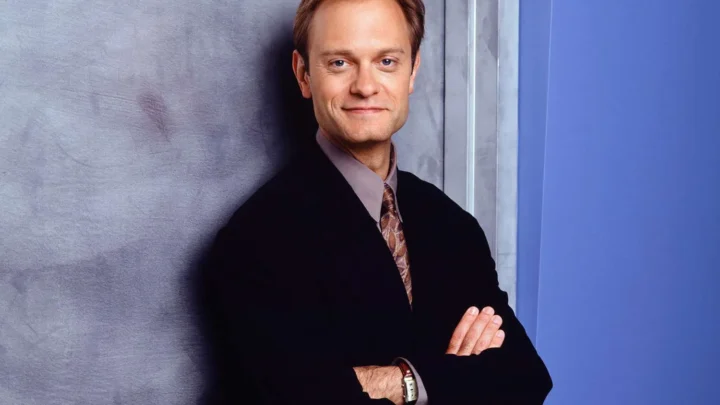 David Hyde Pierce Biography: Age, Spouse, Net Worth, Parents, Height, Frasier, Career