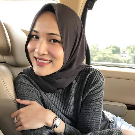 Hanis Zalikha Biography: Age, Husband, Children, Net Worth, Parents, Height, Fashion
