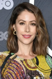Amanda Crew