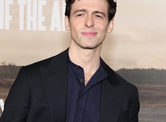 Anthony Boyle Biography: Age, Net Worth, Parents, Height, TV Shows, Career, Movies, Instagram, Wife