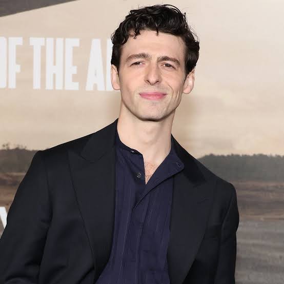 Anthony Boyle Biography: Age, Net Worth, Parents, Height, TV Shows, Career, Movies, Instagram, Wife