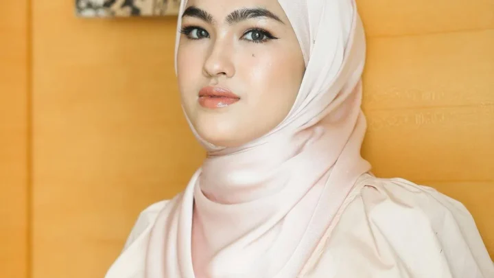 Elfira Loy Biography: Age, Husband, Children, Net Worth, Parents, Height, Movies & TV Shows, Instagram
