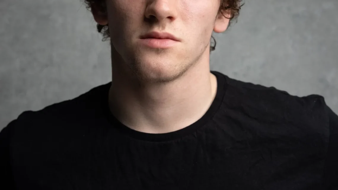 Art Parkinson Biography: Girlfriend, Height, Net Worth, Age, Movies, Religion, Awards, Parents