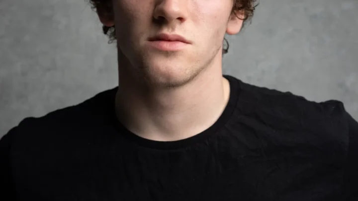 Art Parkinson Biography: Girlfriend, Height, Net Worth, Age, Movies, Religion, Awards, Parents