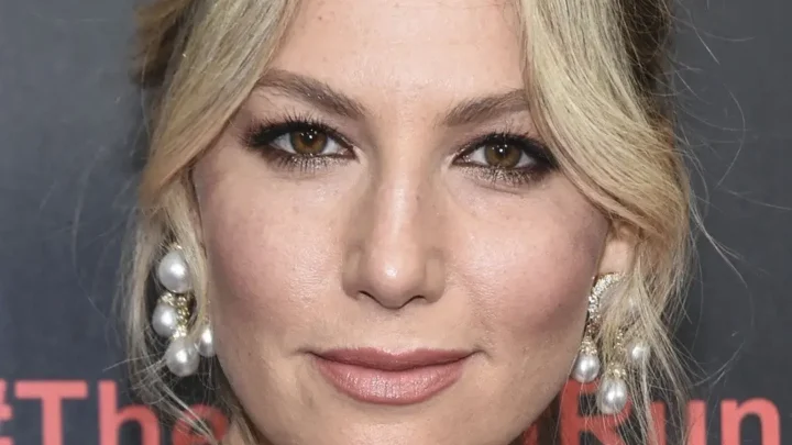 Ari Graynor Biography: Partner, Age, Movies, Height, Parents, Ethnicity, Religion, Net Worth