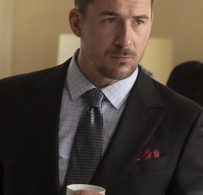 Barry Sloane Biography: Books, Height, Ethnicity, Parents, Instagram, Net Worth, Age, Movies, Awards