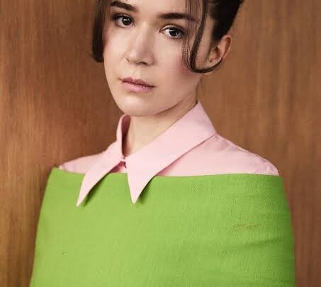 Elizabeth Dulau Biography: Age, Parents, Height, Net Worth, Boyfriend, Movies & TV Shows, Wiki