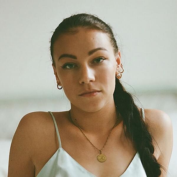 Melina Malone Bio: Age, Parents, Net Worth, Songs, Tour, Boyfriend, Height, TikTok, Instagram