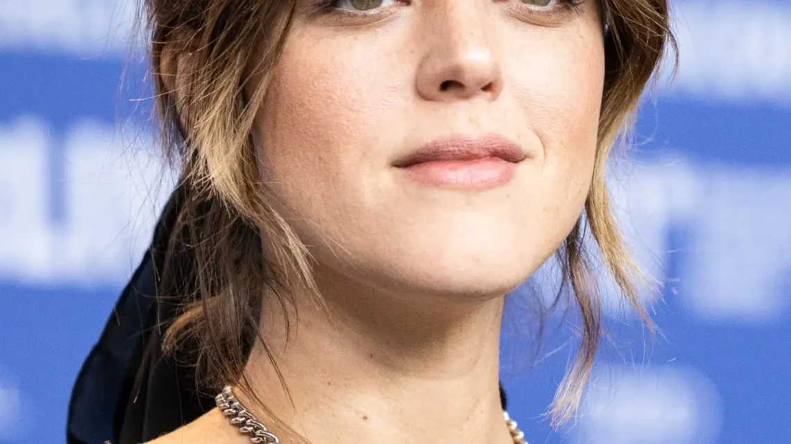 Callie Hernandez Biography: Ethnicity, Parents, Movies, Religion, Age, Boyfriend, Height, Instagram, Net Worth