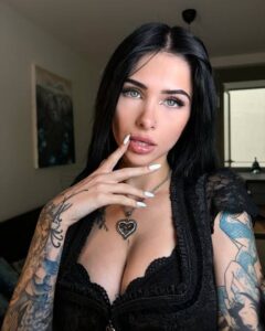 Lina Erdel Biography: Age, TikTok, Ethnicity, Height, Instagram