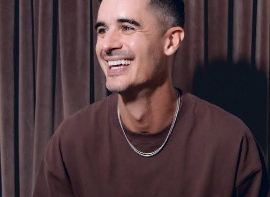 Kristian Stanfill Biography: Ethnicity, Parents, Instagram, Net Worth, Songs, Awards, Wife, Height, Age