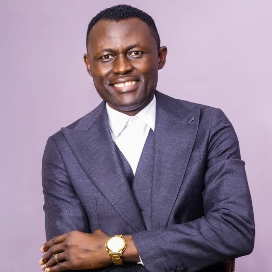 Elijah Oyelade Biography: Wife, Ethnicity, Parents, Songs, Height, Age, Net Worth, Religion, Children