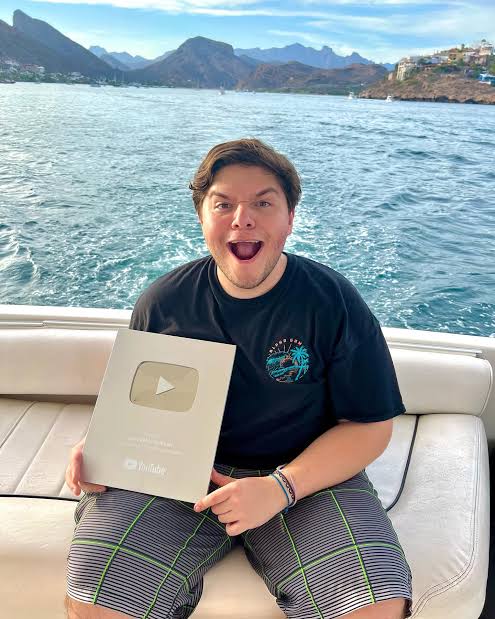 Juan Pablo Hollman Bio: Age, Net Worth, Twitch, TikTok, Career, Nationality, YouTube, Parents, Girlfriend