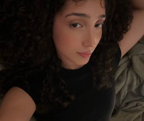 bzllz (JeZAbelle) Bio: Age, Net Worth, TikTok, Career, Real Name, Height, Boyfriend, Instagram