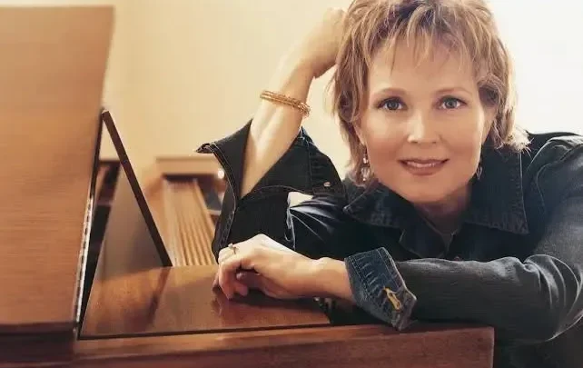 Twila Paris Biography: Books, Children, Net Worth, Age, Husband, Songs, Ethnicity, YouTube, Height