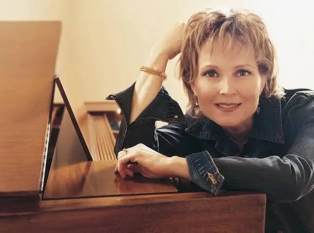 Twila Paris Biography: Books, Children, Net Worth, Age, Husband, Songs, Ethnicity, YouTube, Height