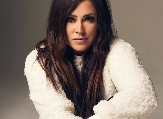 Kari Jobe Biography: Songs, Awards, Age, Husband, Ethnicity, Net Worth, Children, YouTube