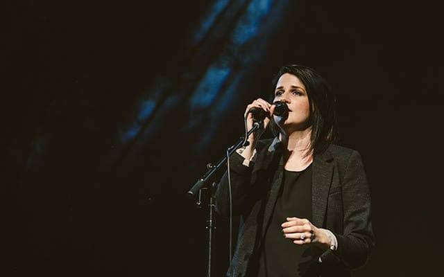 Amanda Cook Biography: Net Worth, Height, Age, Ethnicity, Net Worth, Instagram, Husband, Songs