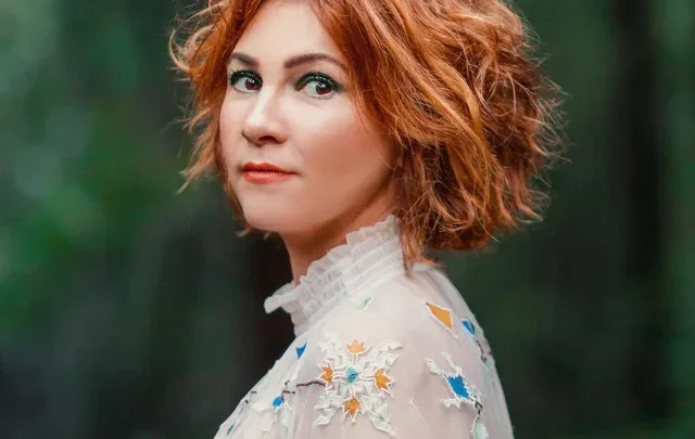 Kim Walker-Smith Biography: Ethnicity, Parents, Instagram, Net Worth, Songs, Husband, Height, Age