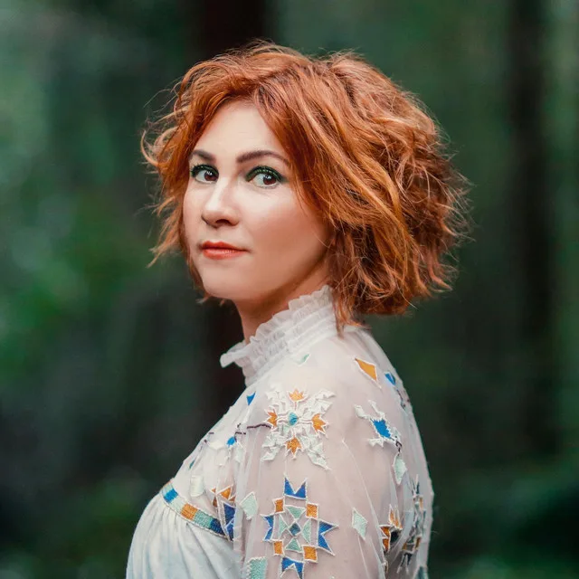 Kim Walker-Smith Biography: Ethnicity, Parents, Instagram, Net Worth, Songs, Husband, Height, Age