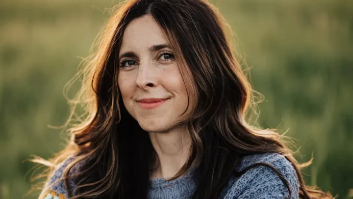 Laura Hackett Park  Biography: Husband, Ethnicity, Age, Songs, Religion, Height, Net Worth