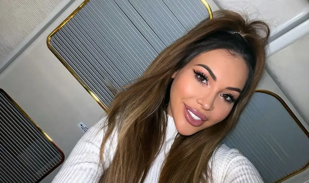 Olesya Malinskaya Biography: Ex-Husband, Age, Net Worth, Height, Daughter, Parents, Instagram, Books