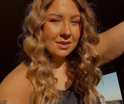 Sara Songbird Biography: Age, Net Worth, YouTube, Boyfriend, Instagram, Sister, TikTok