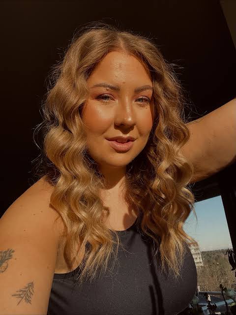 Sara Songbird Biography: Age, Net Worth, YouTube, Boyfriend, Instagram, Sister, TikTok