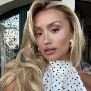 Chloé B