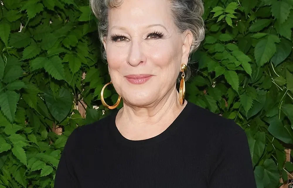 Bette Midler Biography: Age, Husband, Daughter, Net Worth, Parents, Songs, Movies