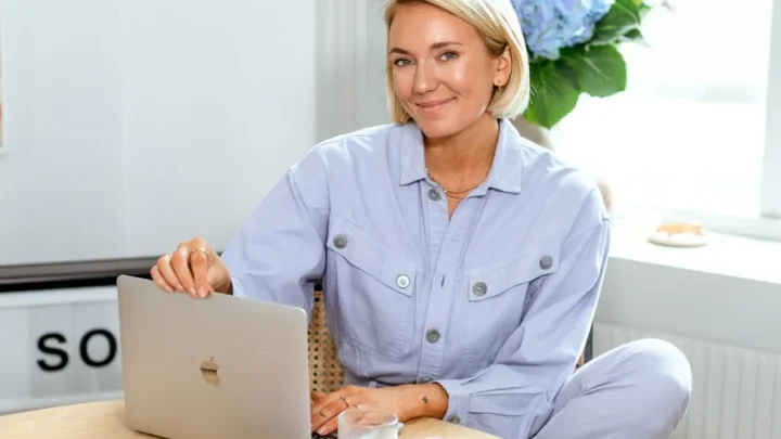 Josefin Dahlberg Biography: Age, Husband, Sister, Net Worth, Wife, Height, Yoga, Podcast, Books