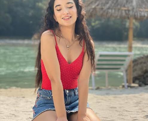 Suhana Thapa Biography: Boyfriend, Age, Net Worth, Height, Parents, Movies, Instagram, Ethnicity