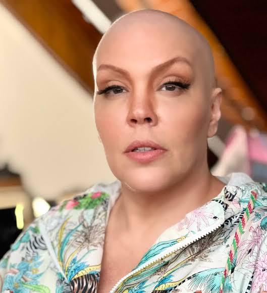 Simony Benelli Galasso Biography: Awards, Instagram, Books, Height, Ethnicity, Age, Husband, Songs, TV Shows