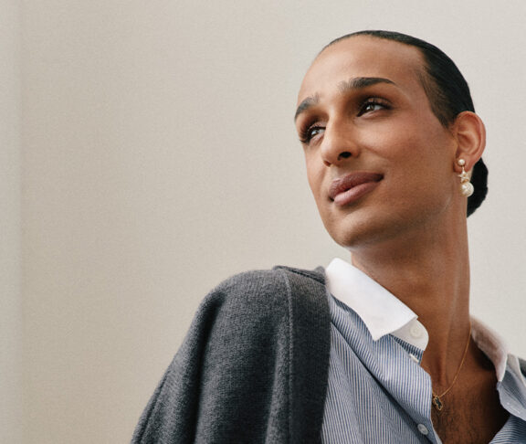 Cyrus Veyssi Biography: Ethnicity, Parents, Net Worth, Age, Instagram, Height, Girlfriend, Awards