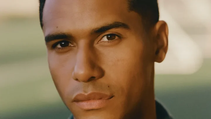 Elliot Knight Biography: Age, Height, Parents, Net Worth, Movies & TV Shows, Sexuality, Career