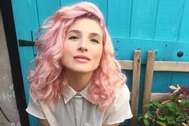 Kate Albrecht Biography: Parents, YouTube, Age, Husband, Ethnicity, Awards, Movies, Children, Height