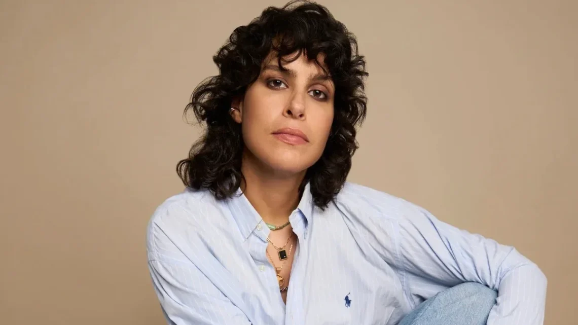 Desiree Akhavan Biography: Age, Parents, Net Worth, Movies & TV Shows, Books, Career, Husband
